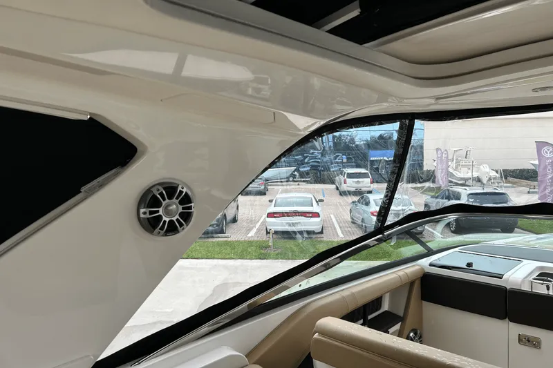 Slide: The Image of Sea Ray 310 SLX 2024 - 28