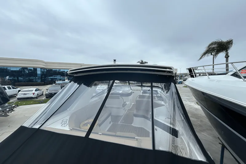 Slide: The Image of Sea Ray 310 SLX 2024 - 30