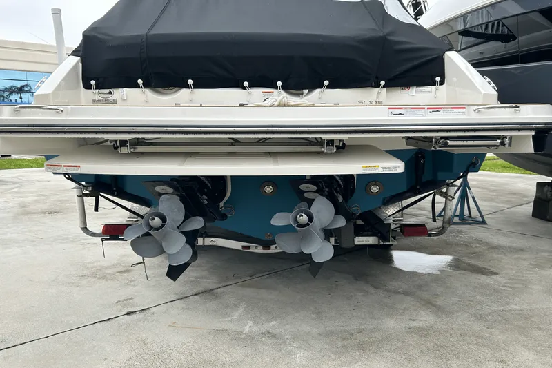 Slide: The Image of Sea Ray 310 SLX 2024 - 31