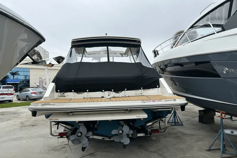 Slide: The Image of Sea Ray 310 SLX 2024 - 33