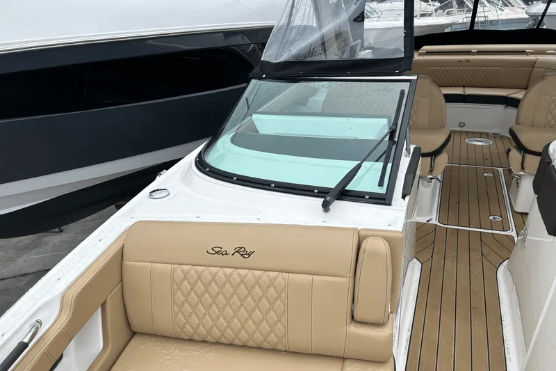 Slide: The Image of Sea Ray 310 SLX 2024 - 9