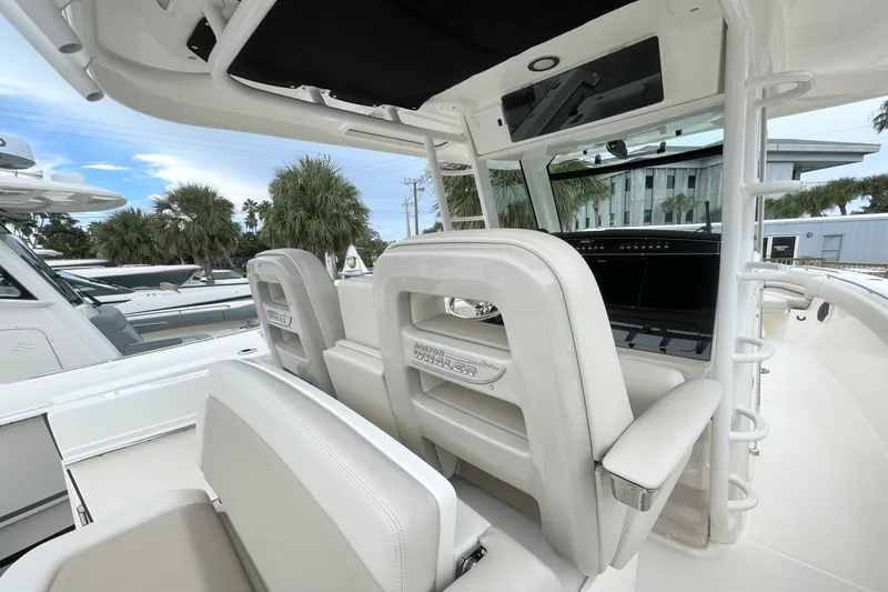 Slide: The Image of Boston Whaler 330 Outrage 2025 - 12