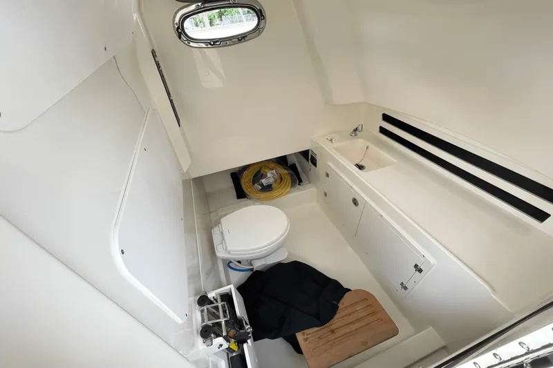 Slide: The Image of Boston Whaler 330 Outrage 2025 - 25