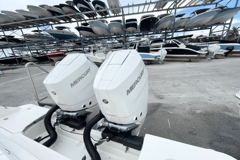 Slide: The Image of Boston Whaler 330 Outrage 2025 - 33