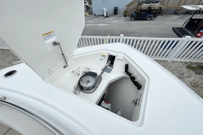 Slide: The Image of Boston Whaler 330 Outrage 2025 - 34