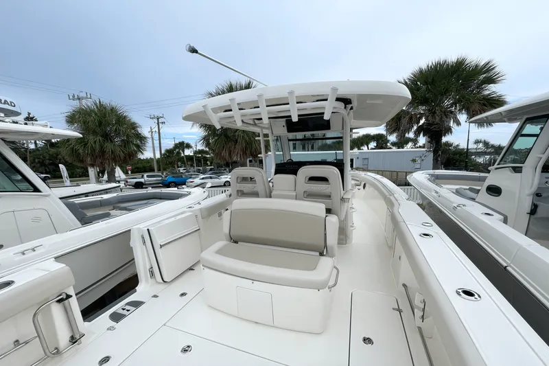 Slide: The Image of Boston Whaler 330 Outrage 2025 - 7