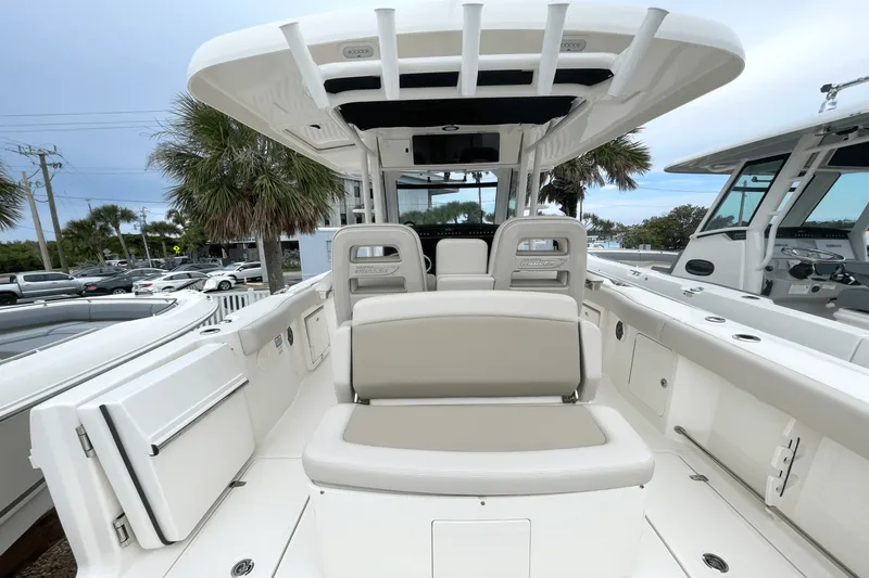Slide: The Image of Boston Whaler 330 Outrage 2025 - 8