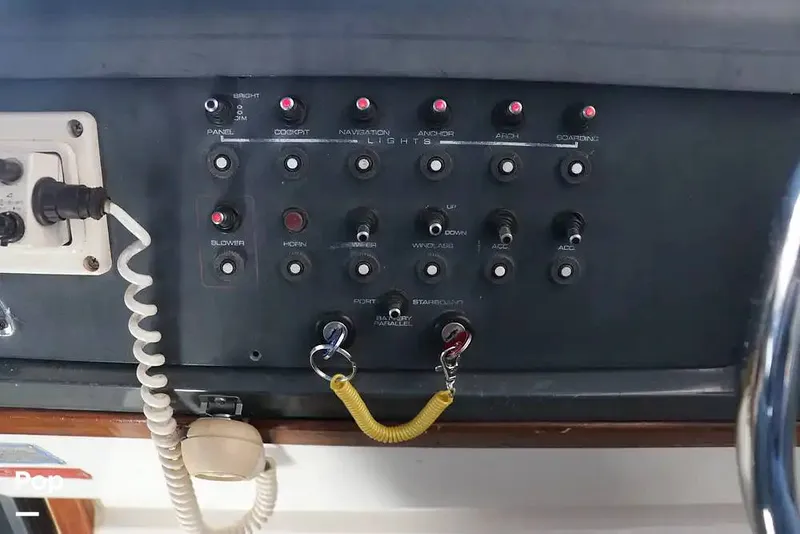 Slide: The Image of Regal Commodore 360 1991 - 14209860