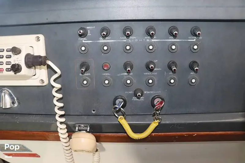 Slide: The Image of Regal Commodore 360 1991 - 14209863