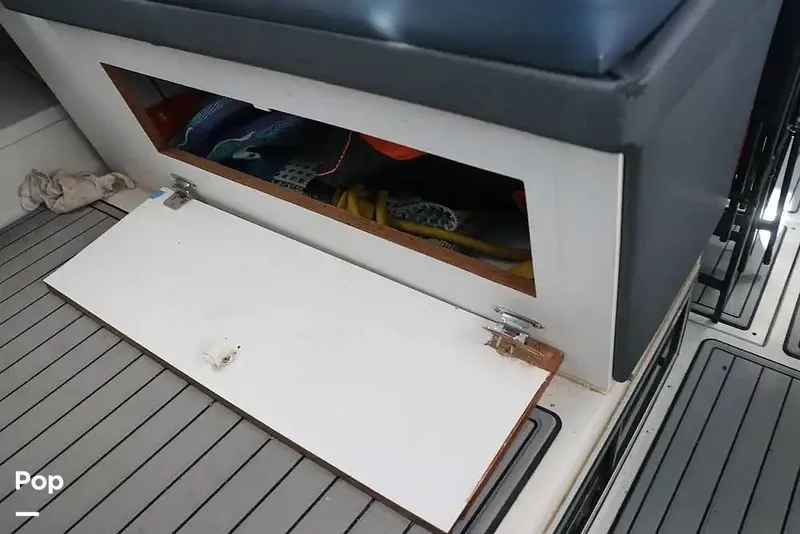 Slide: The Image of Regal Commodore 360 1991 - 14210082