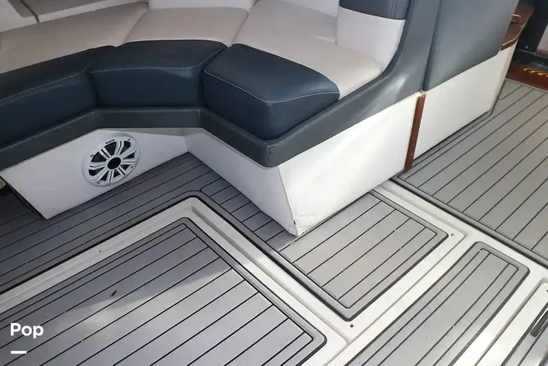 Slide: The Image of Regal Commodore 360 1991 - 14210104