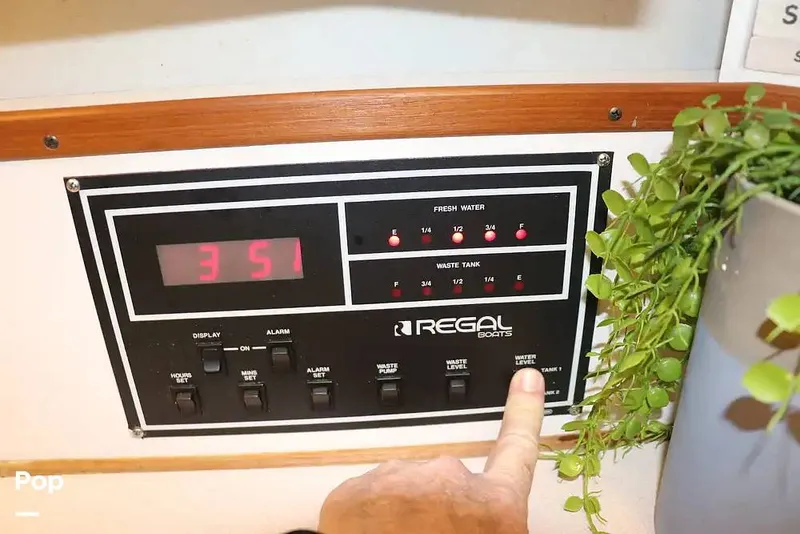 Slide: The Image of Regal Commodore 360 1991 - 14210111