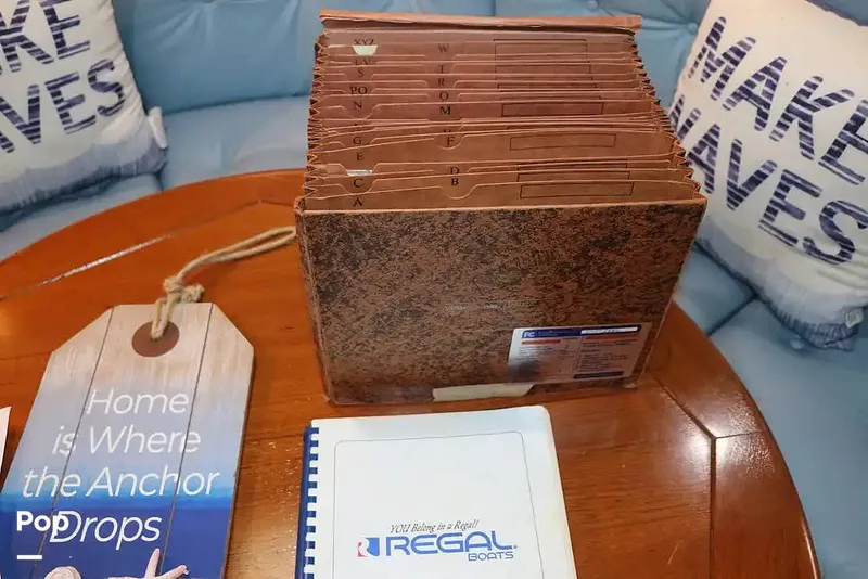 Slide: The Image of Regal Commodore 360 1991 - 14208764