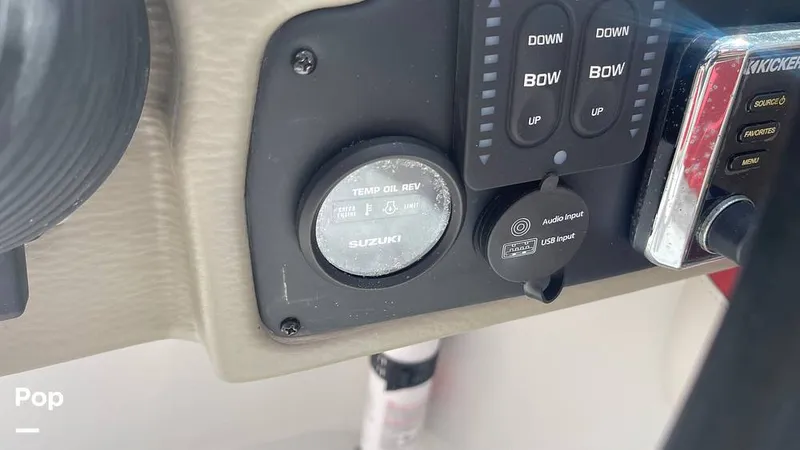 Slide: The Image of Crownline Boats E24 XS 2018 - 15315800