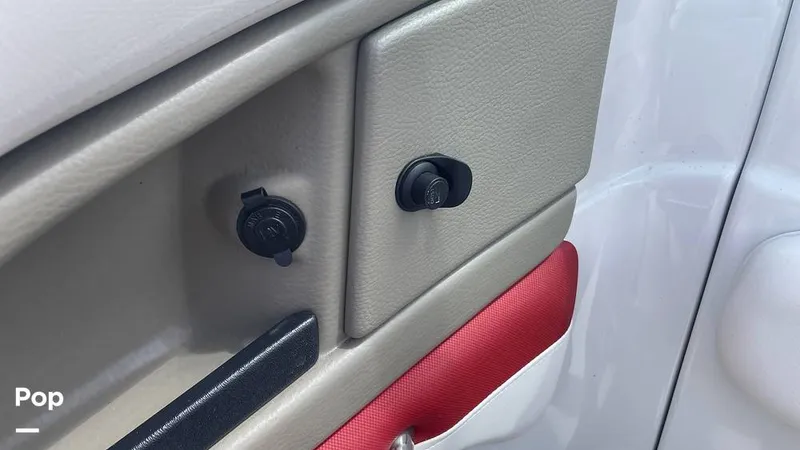 Slide: The Image of Crownline Boats E24 XS 2018 - 15315805