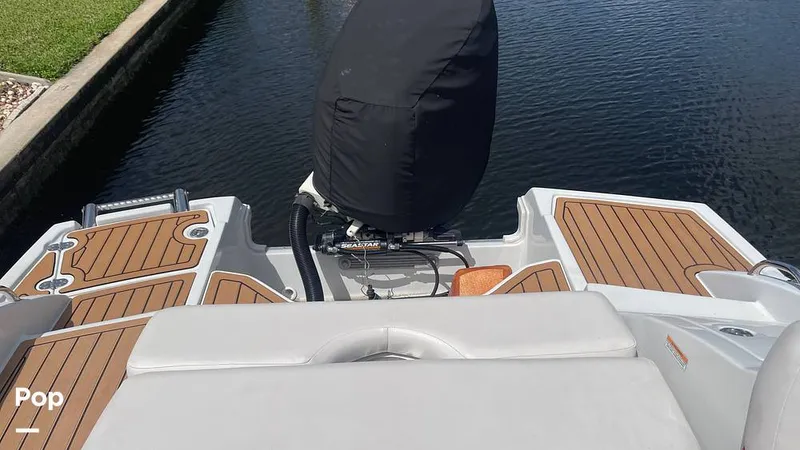 Slide: The Image of Crownline Boats E24 XS 2018 - 15315810