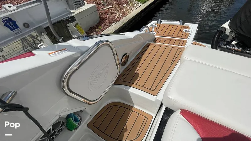 Slide: The Image of Crownline Boats E24 XS 2018 - 15315824