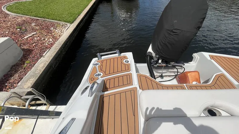 Slide: The Image of Crownline Boats E24 XS 2018 - 15315826