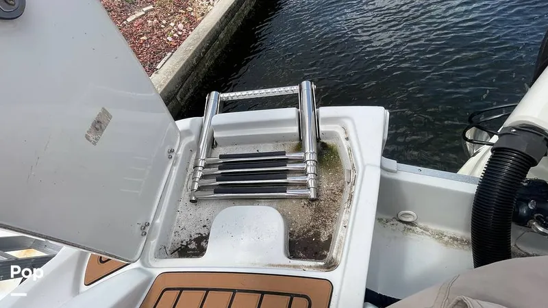Slide: The Image of Crownline Boats E24 XS 2018 - 15315836
