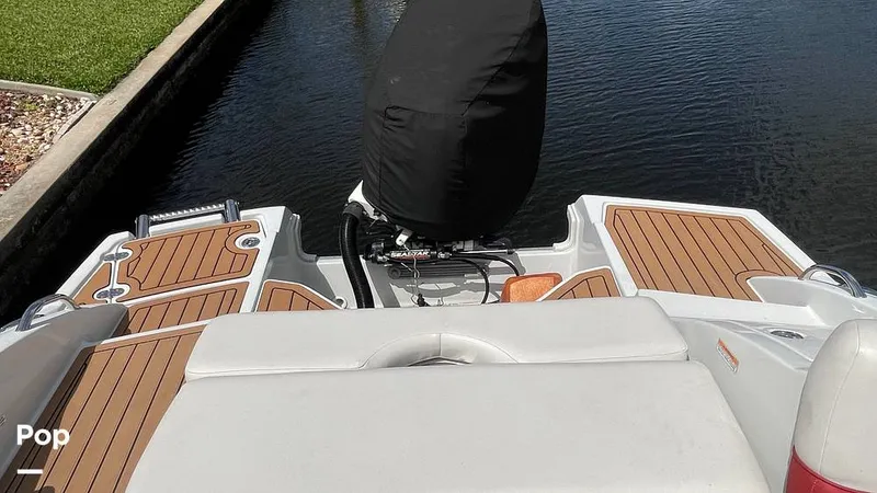 Slide: The Image of Crownline Boats E24 XS 2018 - 15315809