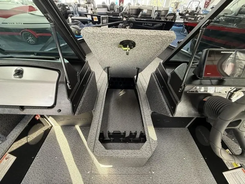 Slide: The Image of Lund 1800 Explorer Sport 2026 - 12