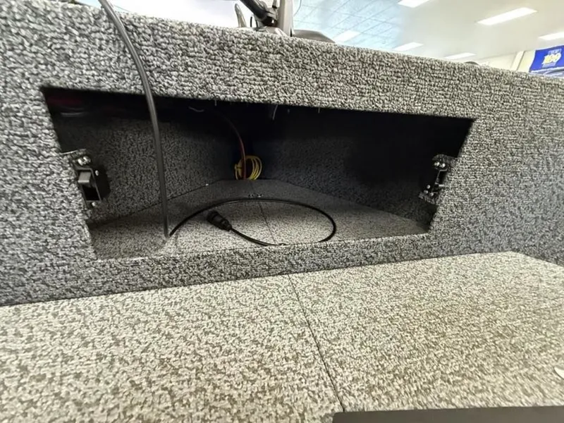 Slide: The Image of Lund 1800 Explorer Sport 2026 - 14