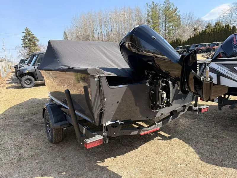 Slide: The Image of Lund 1800 Explorer Sport 2026 - 3