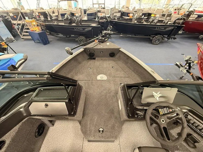 Slide: The Image of Lund 1775 Impact XS Sport 2026 - 9