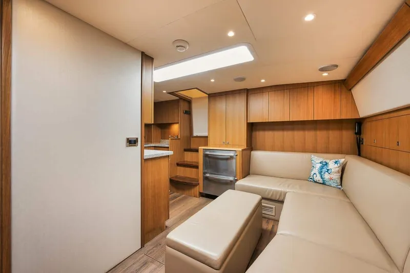 Slide: The Image of Hatteras 45 Express 2016 - 26