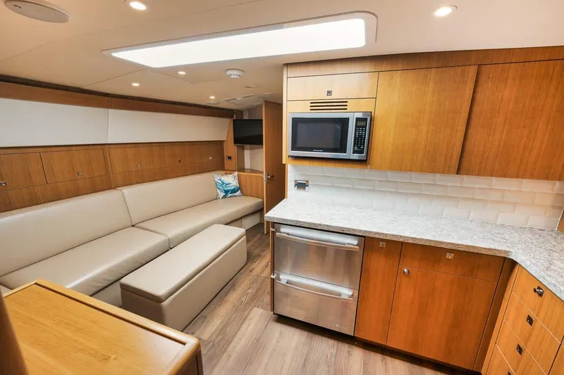 Slide: The Image of Hatteras 45 Express 2016 - 22
