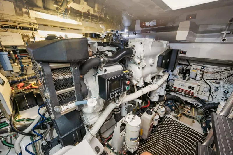 Slide: The Image of Hatteras 45 Express 2016 - 20