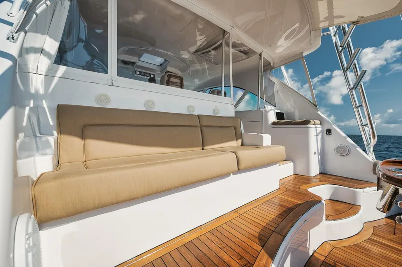 Slide: The Image of Hatteras 45 Express 2016 - 43