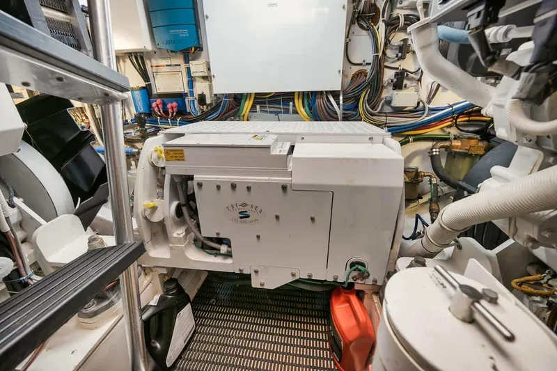 Slide: The Image of Hatteras 45 Express 2016 - 17