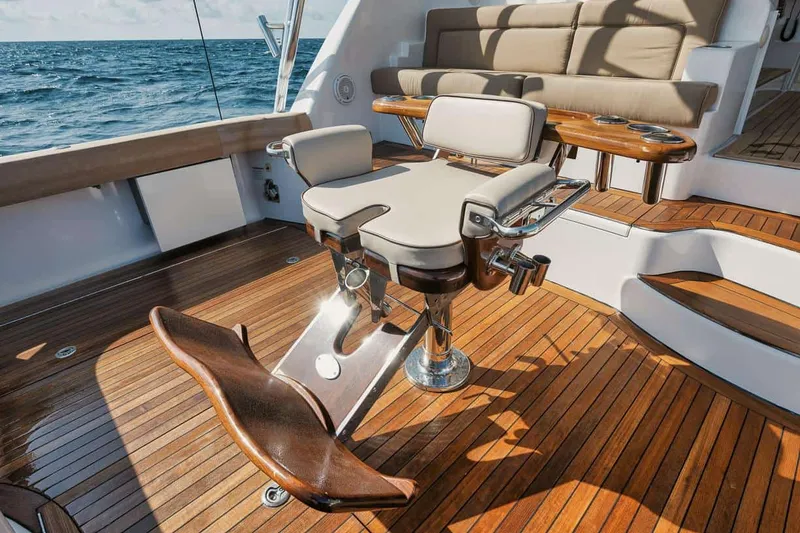 Slide: The Image of Hatteras 45 Express 2016 - 40