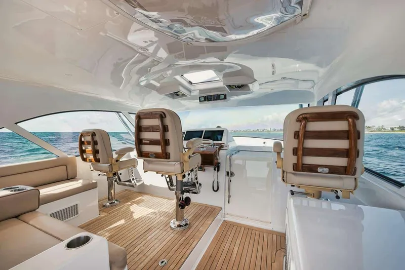 Slide: The Image of Hatteras 45 Express 2016 - 47