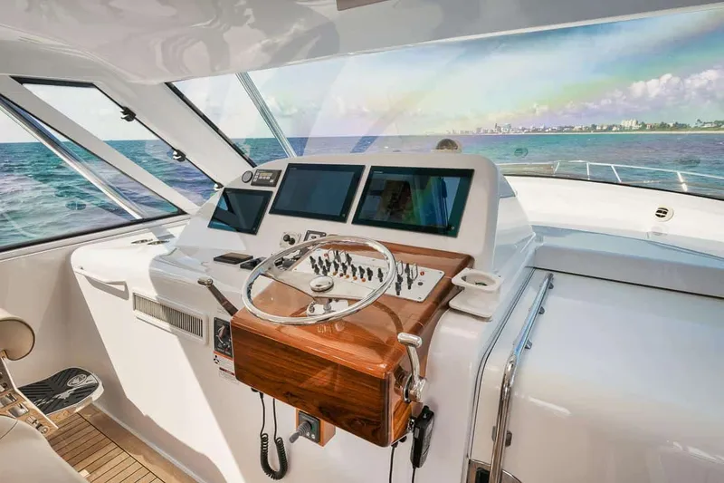 Slide: The Image of Hatteras 45 Express 2016 - 48