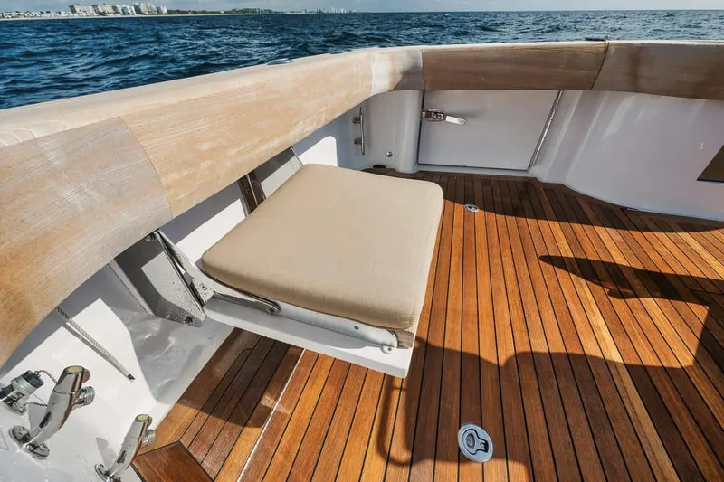 Slide: The Image of Hatteras 45 Express 2016 - 35