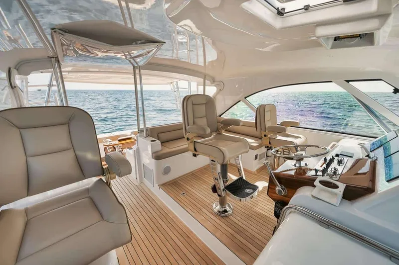 Slide: The Image of Hatteras 45 Express 2016 - 53
