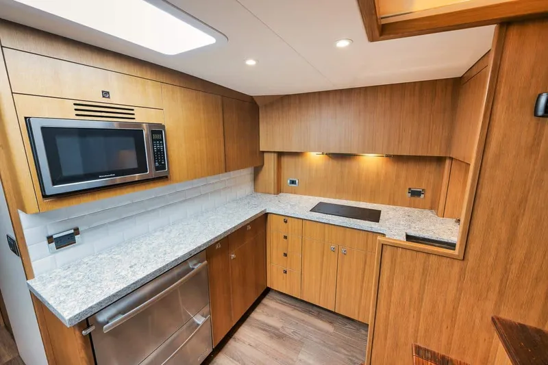 Slide: The Image of Hatteras 45 Express 2016 - 23