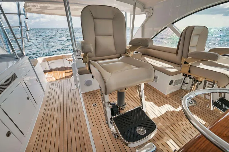 Slide: The Image of Hatteras 45 Express 2016 - 52