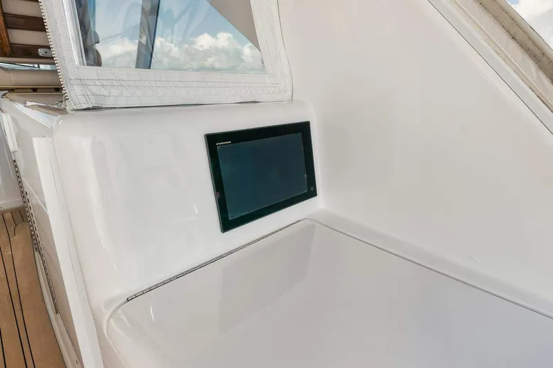 Slide: The Image of Hatteras 45 Express 2016 - 37