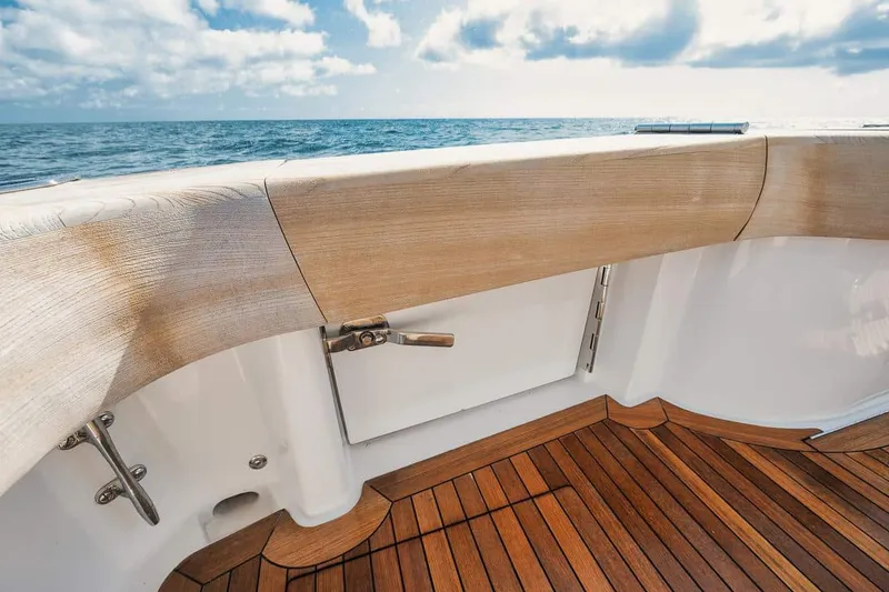 Slide: The Image of Hatteras 45 Express 2016 - 55