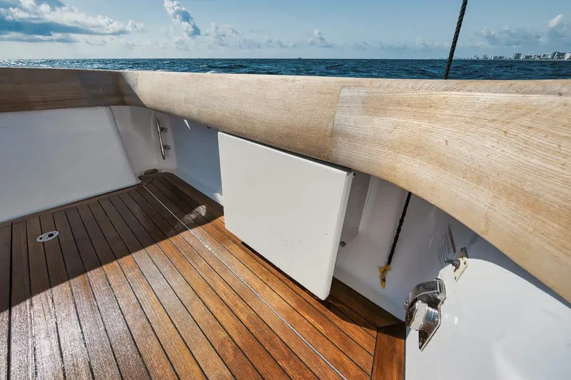 Slide: The Image of Hatteras 45 Express 2016 - 45