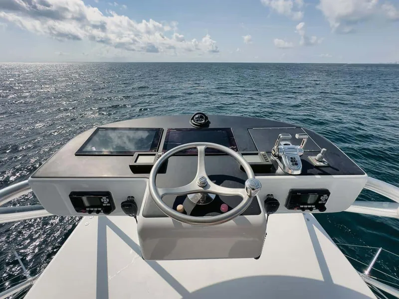 Slide: The Image of Hatteras 45 Express 2016 - 14