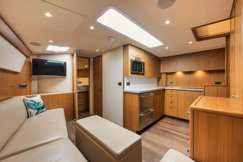 Slide: The Image of Hatteras 45 Express 2016 - 24