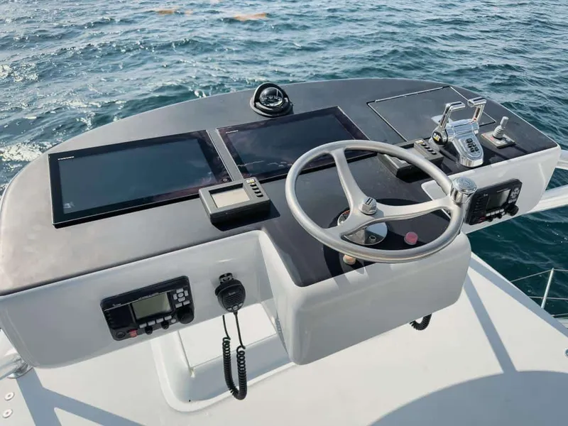 Slide: The Image of Hatteras 45 Express 2016 - 13
