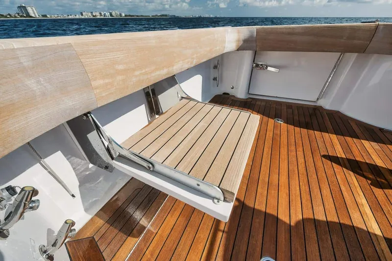 Slide: The Image of Hatteras 45 Express 2016 - 34