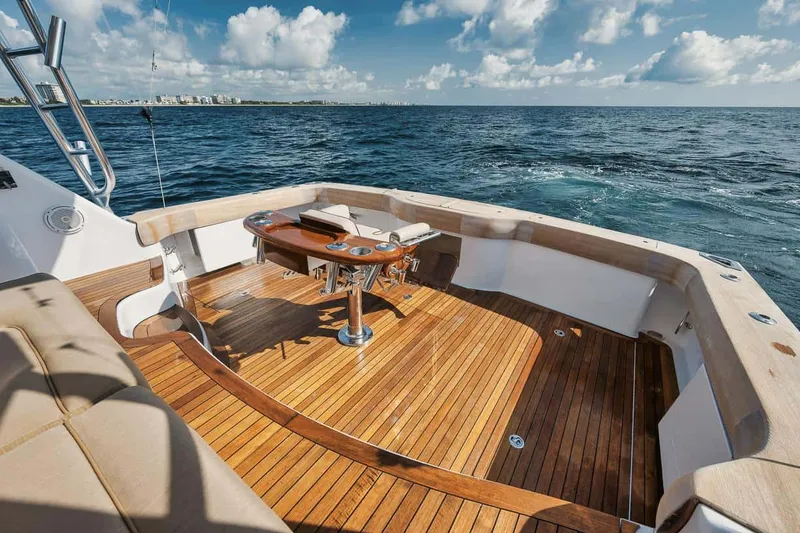 Slide: The Image of Hatteras 45 Express 2016 - 32