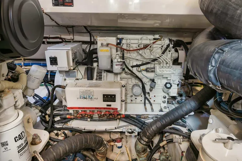Slide: The Image of Hatteras 45 Express 2016 - 19
