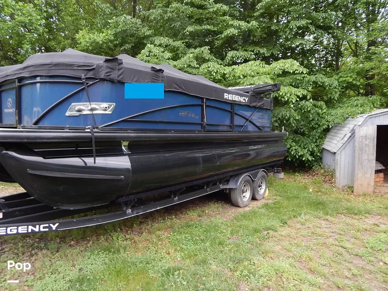 Slide: The Image of Regency 210 DL3 2019 - 14191839